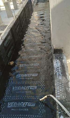 Impermeabilização de calhas com manta Impermeabilização de calhas com manta