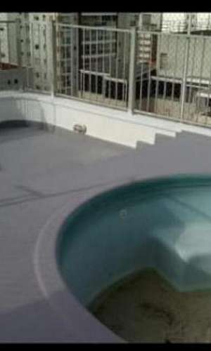 Impermeabilização de superfície com membrana à base de poliuretano Impermeabilização de superfície com membrana à base de poliuretano